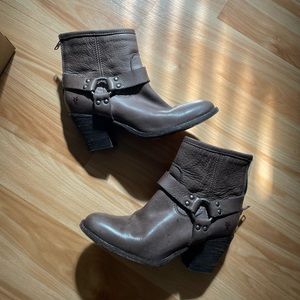 Awesome Frye Tabitha Harness Short Leather Booties Size 8